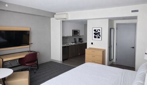 Studio Suite, 1 King Bed, Kitchen (Walk-In Shower)