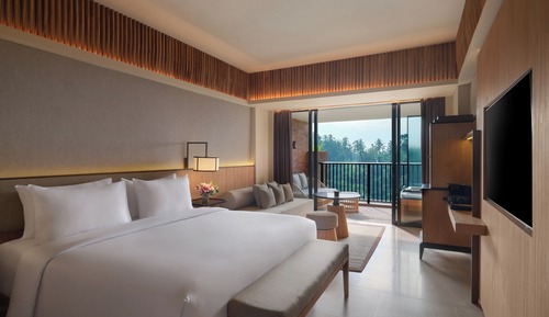 Deluxe room, balcony and forest view - 1 king bed