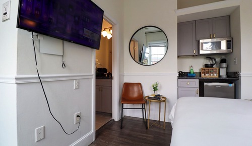 Bright Studio in Gorgeous Brownstone