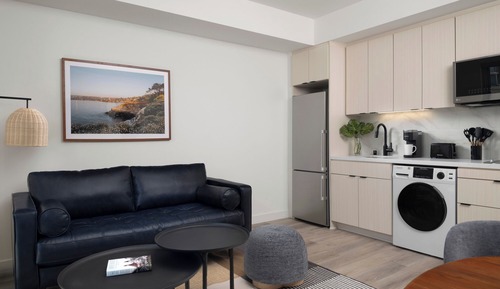 Queen Signature Suite with View
