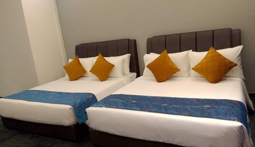 Quadruple Room, 2 Queen Beds, Non Smoking, Housekeeping