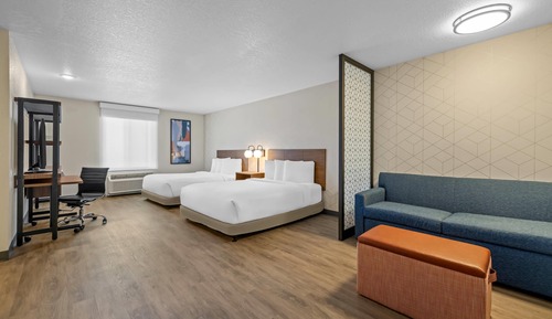 Suite, 2 Queen Beds, Roll-in Shower, Non Smoking