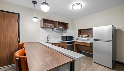 Suite, 1 King Bed, Roll-in Shower, Non Smoking