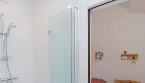 Comfort Shared Dormitory, Shared Bathroom, Mountain View