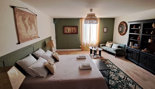 Comfort Suite, Pool View