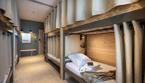 Private 6-bed dormitory - Private bathroom