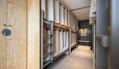 Private 4-bed dormitory, shared bathroom