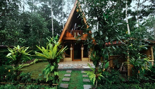 Bamboo Cabin with Bathtub
