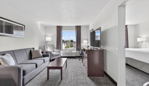 Suite, Mobility Accessible, Non Smoking (Single King Extended Stay)