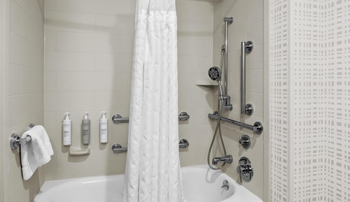 Room, 2 Queen Beds, Accessible, Bathtub