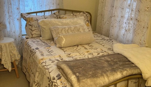 Comfort Room, City View