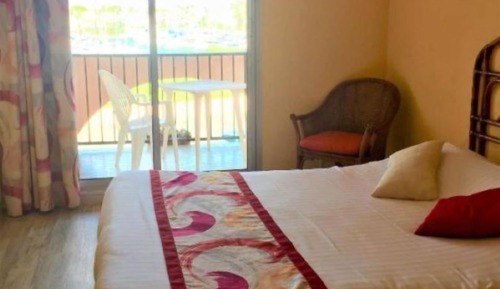 Economy room on the first floor with terrace, air-conditioned