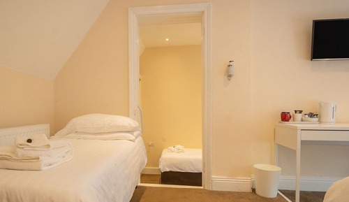 Economy Suite, Ensuite (Brewery House Norwich)
