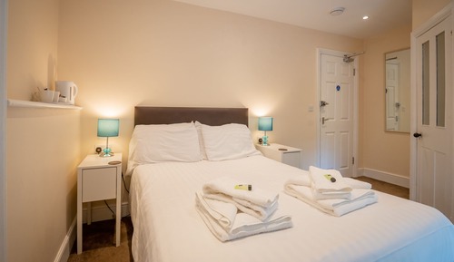 Economy Double Room, Ensuite (Brewery House Newmarket)