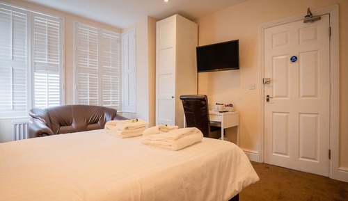 Economy Double Room, Ensuite (Brewery House Cambridge)