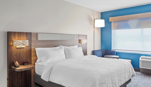 Standard Room, 1 Queen Bed, Accessible (Mobility, Roll-In Shower)