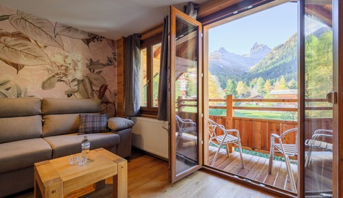 Classic Quadruple Room, Balcony, Mountain View