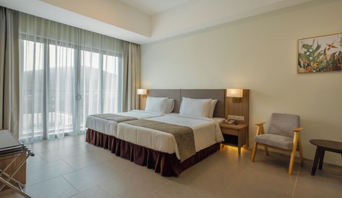 Studio Suite Hollywood Twin