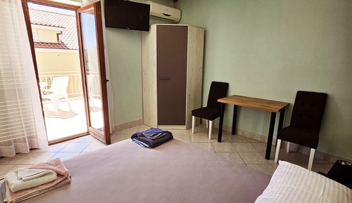 Apartment (Studio Apartment with Terrace (1))