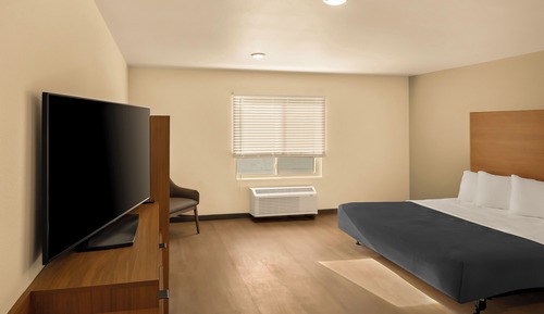 Suite, 1 King Bed, Accessible, Non Smoking