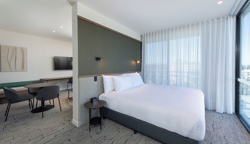 Deluxe Moseley Square View