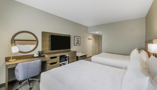 Room, 2 Queen Beds, Roll-in Shower