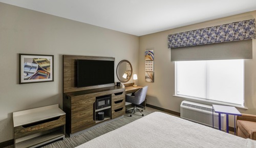 Room, 1 King Bed, Refrigerator & Microwave