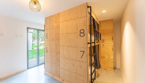 Private room for 8 people with shared bathroom