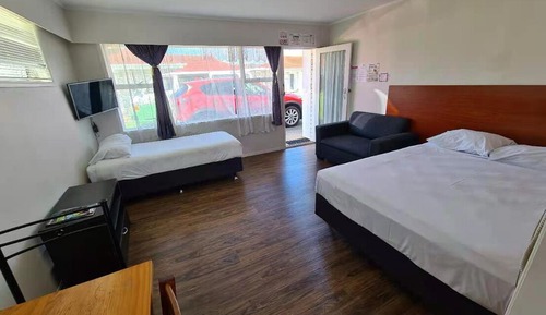 Twin Room, Multiple Beds, Kitchenette