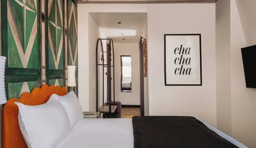 Comfort Room, Balcony