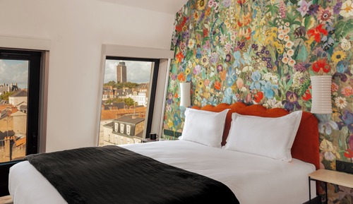 Comfort Room, City View