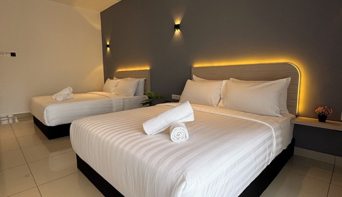 Superior Quadruple Room, City View