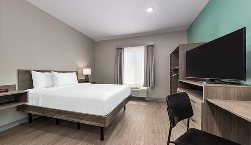 Room, 1 Queen Bed, Mobility Accessible, Non Smoking (Bathtub w/Grab Bars)