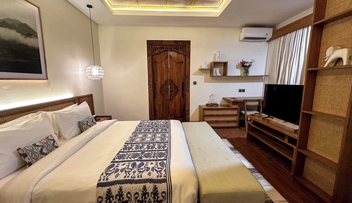 Deluxe Room, Pool View