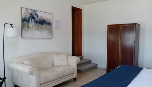 Standard Room, 1 King Bed, Private Bathroom, Lake View