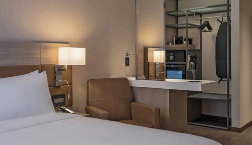 Room, 1 King Bed, City View (Hearing Accessible)