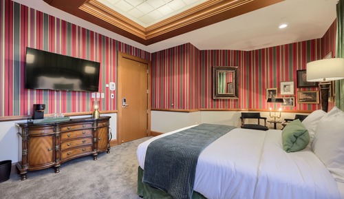 Luxury Room, 1 Queen Bed, Refrigerator, City View