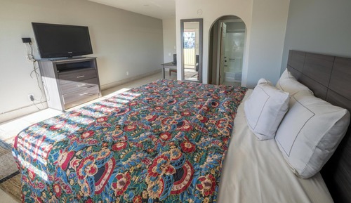 Deluxe Room, 1 Queen Bed, Non Smoking