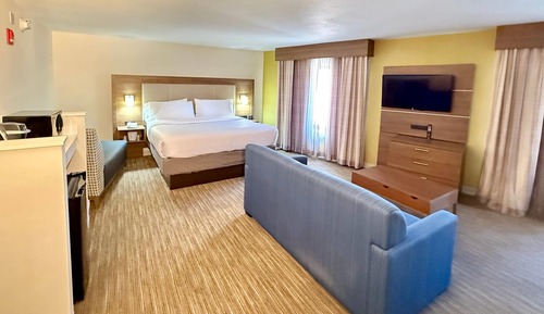 Suite, 1 King Bed, Non Smoking