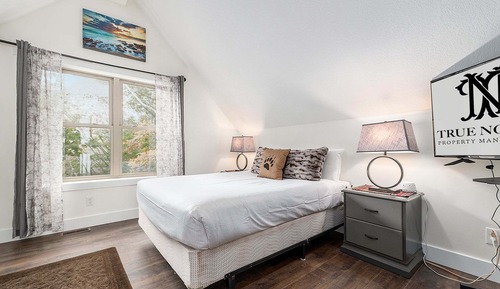 Room, Balcony
