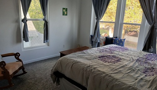 Basic Single Room, 1 King Bed, Non Smoking