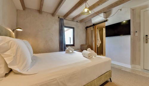 DOUBLE ROOM KING