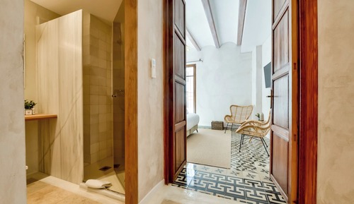 DOUBLE ROOM KING DELUXE