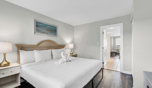 Standard Condo, 1 Bedroom, Balcony, Partial Ocean View