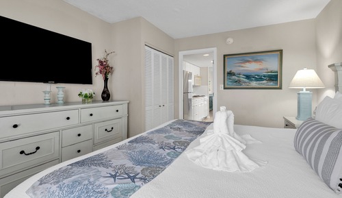 Romantic Condo, 1 King Bed with Sofa bed, Balcony, Partial Ocean View