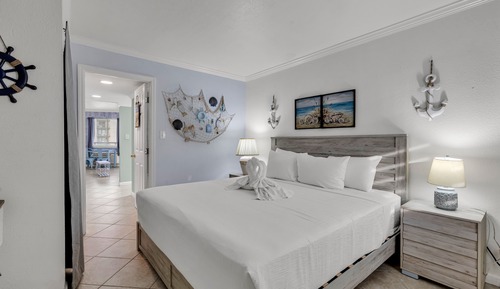 Deluxe Condo, 1 Bedroom, Balcony, Partial Ocean View