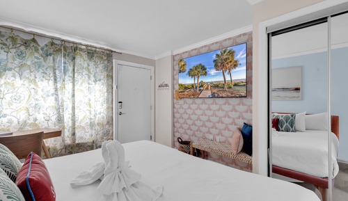 Classic Condo, 1 King Bed with Sofa bed