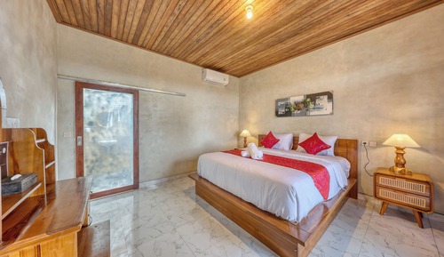 Standard Single Room, 1 Queen Bed, Courtyard View