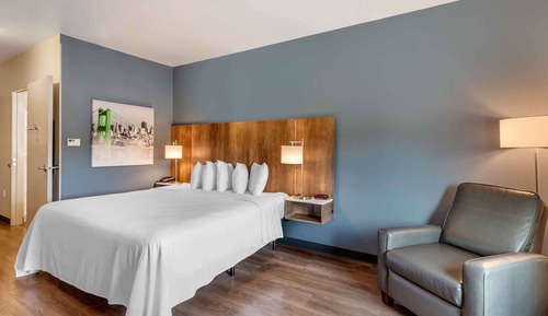 Standard Studio, 1 King Bed, Refrigerator & Microwave