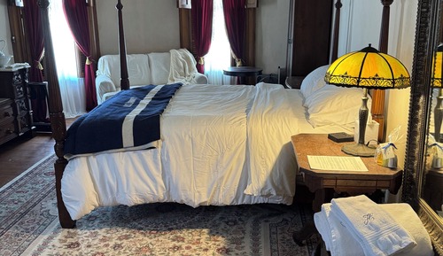 Deluxe Suite, 1 Queen Bed, City View